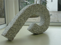 o. T., Granit, 106cm x 58cm x 15cm